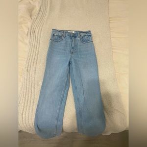 Abercrombie & Fitch 90’s straight ultra high rise jeans. Size 25